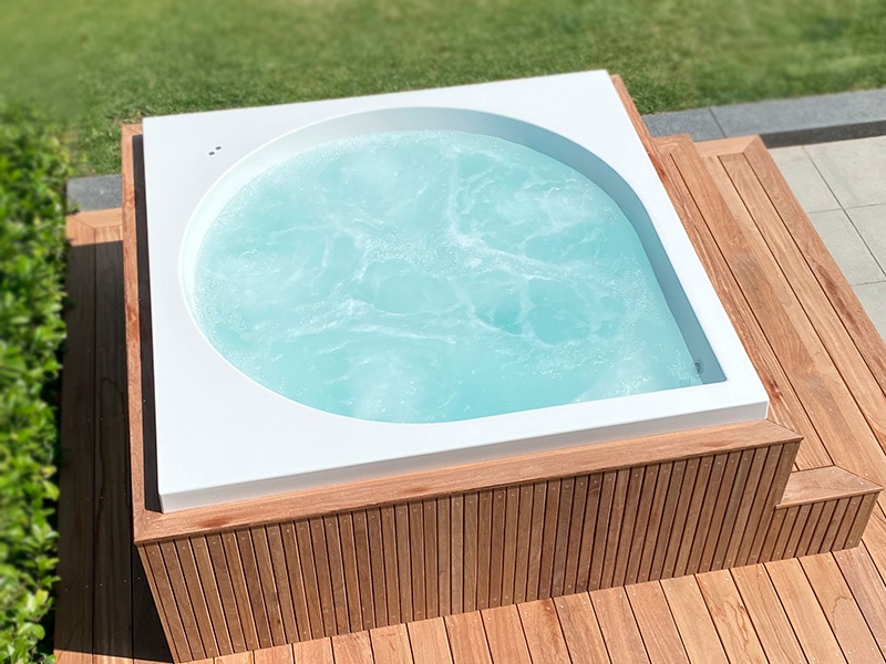 Drop Design Spa i terrasse med Cumaru træterrasse